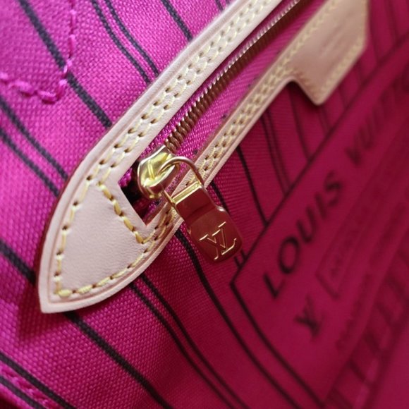 Louis Vuitton Neverfull PM - Picture 11 of 16